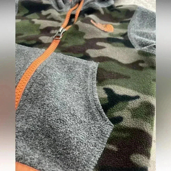 The North Face 6-12mo Fleece
Hoodie Camo - Picture 2 of 7